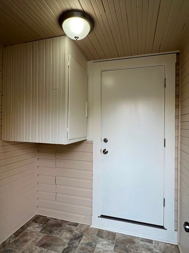 Building Photo - 2Bd/1Ba Single Story House w/ Basement - A...