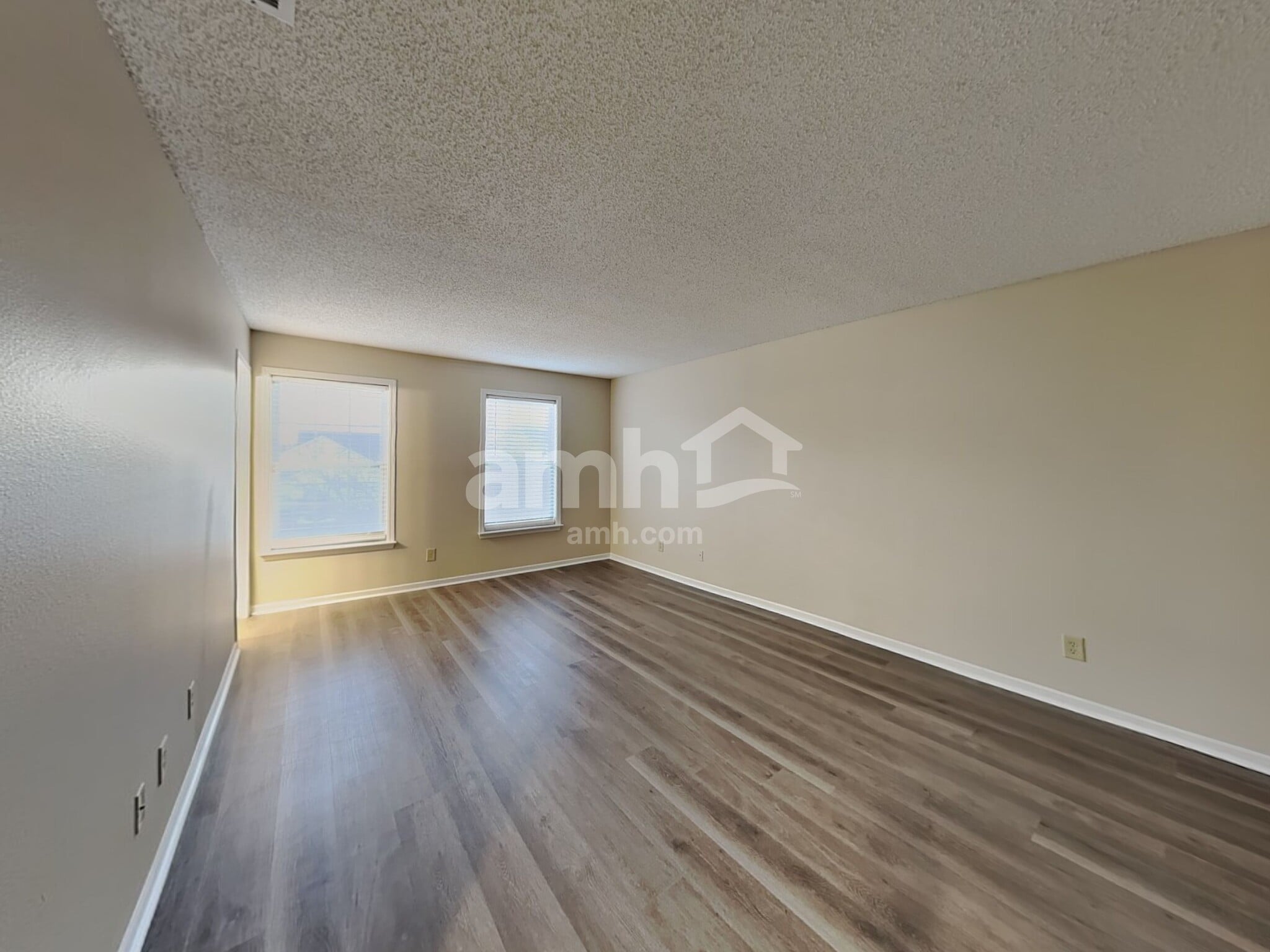 Building Photo - 10812 Parker Dr