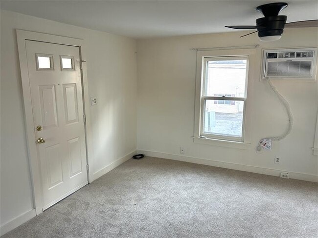 Building Photo - 33 Putnam St