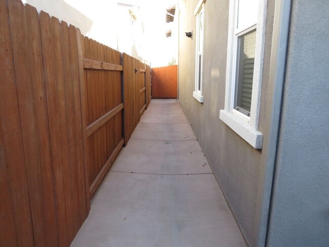 Building Photo - 1179 Wild Star Wy