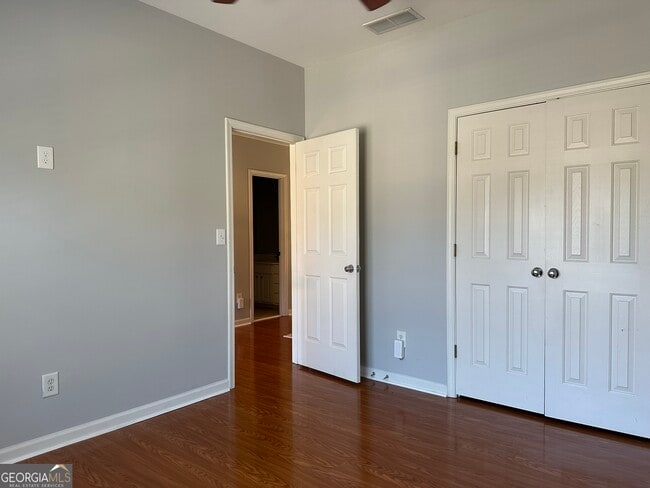 Building Photo - 669 Maple Grove Way