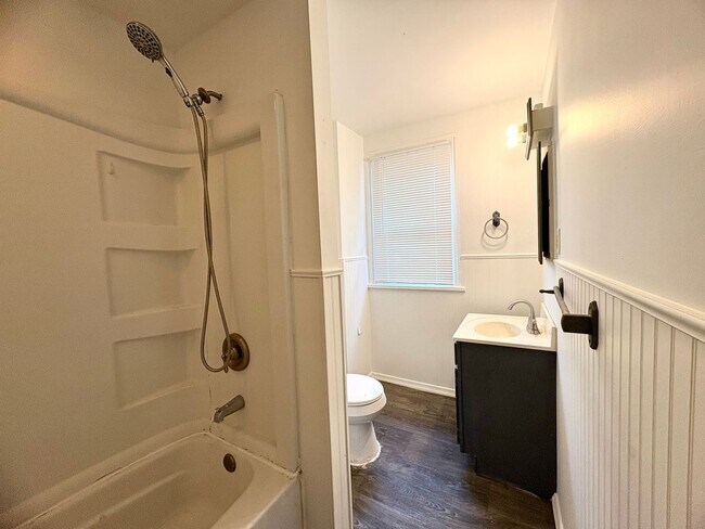 Building Photo - 3 Bedroom 1.5 Bathroom in Highspire!