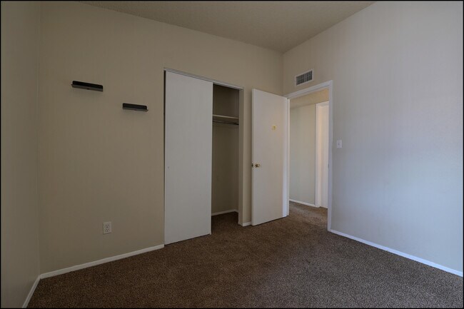 Building Photo - 4109 Roxbury Dr