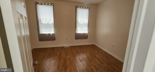 Building Photo - 2548 Oswego Ave