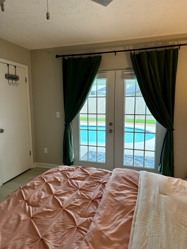 Building Photo - 517 Palm Ave