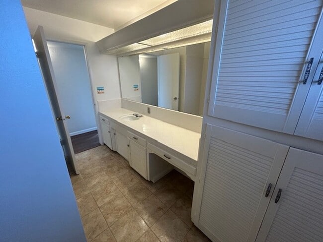 Building Photo - 1331 S Chatham St