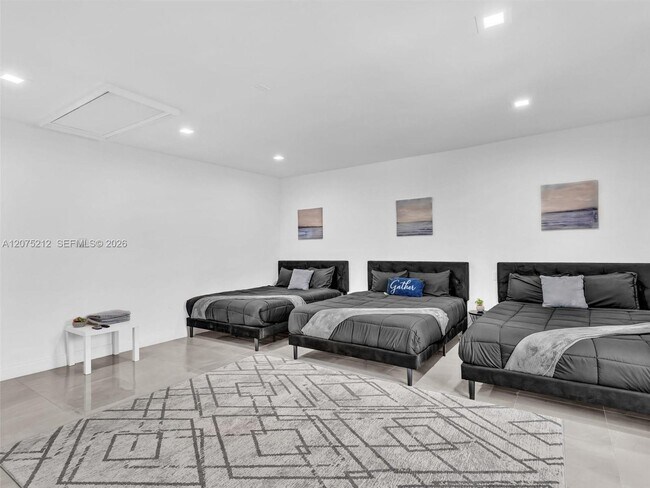 Building Photo - 413 Tamarind Dr