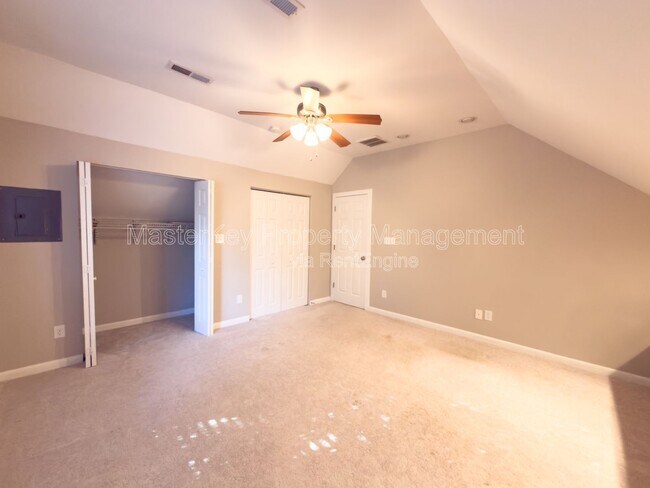 Building Photo - 251 Tillamook Dr