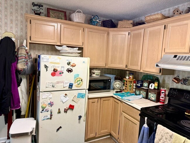 Building Photo - Charming 2-bedroom, 1-bathroom Brick Home Available July 2026