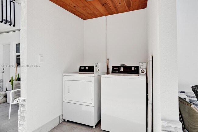 Building Photo - 7115 Rue Granville