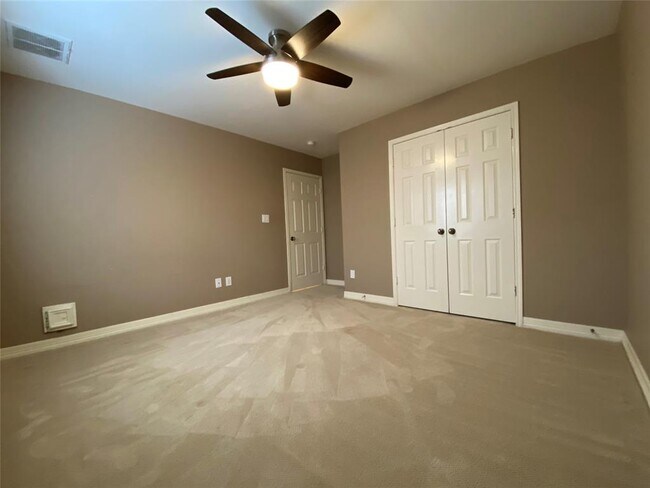 Building Photo - 5314 Blossom St