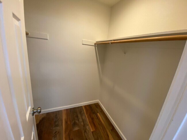 Building Photo - ALMADEN LAKE - Updated townhome with centr...