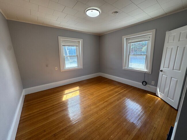 Building Photo - 27 Athol St
