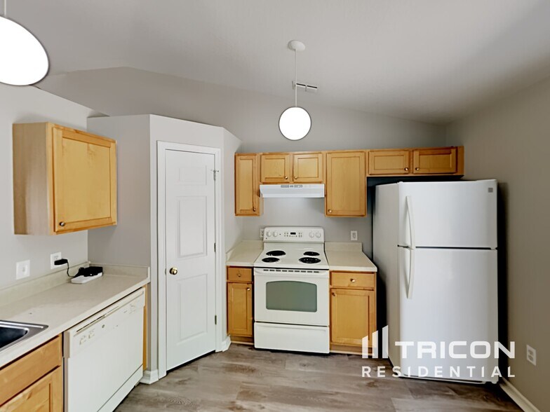 Building Photo - 921 Brenton Leaf Dr