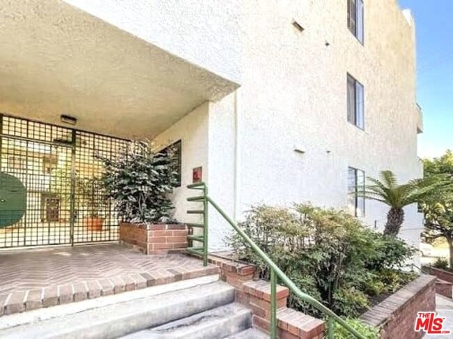 Building Photo - 3544 S Centinela Ave