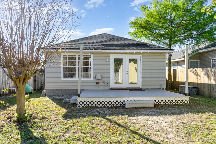 Building Photo - 6464 Starfish Cv