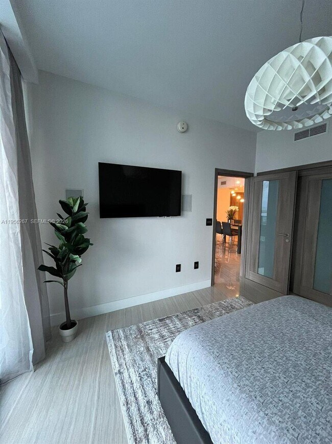 Building Photo - 200 Biscayne Blvd Way