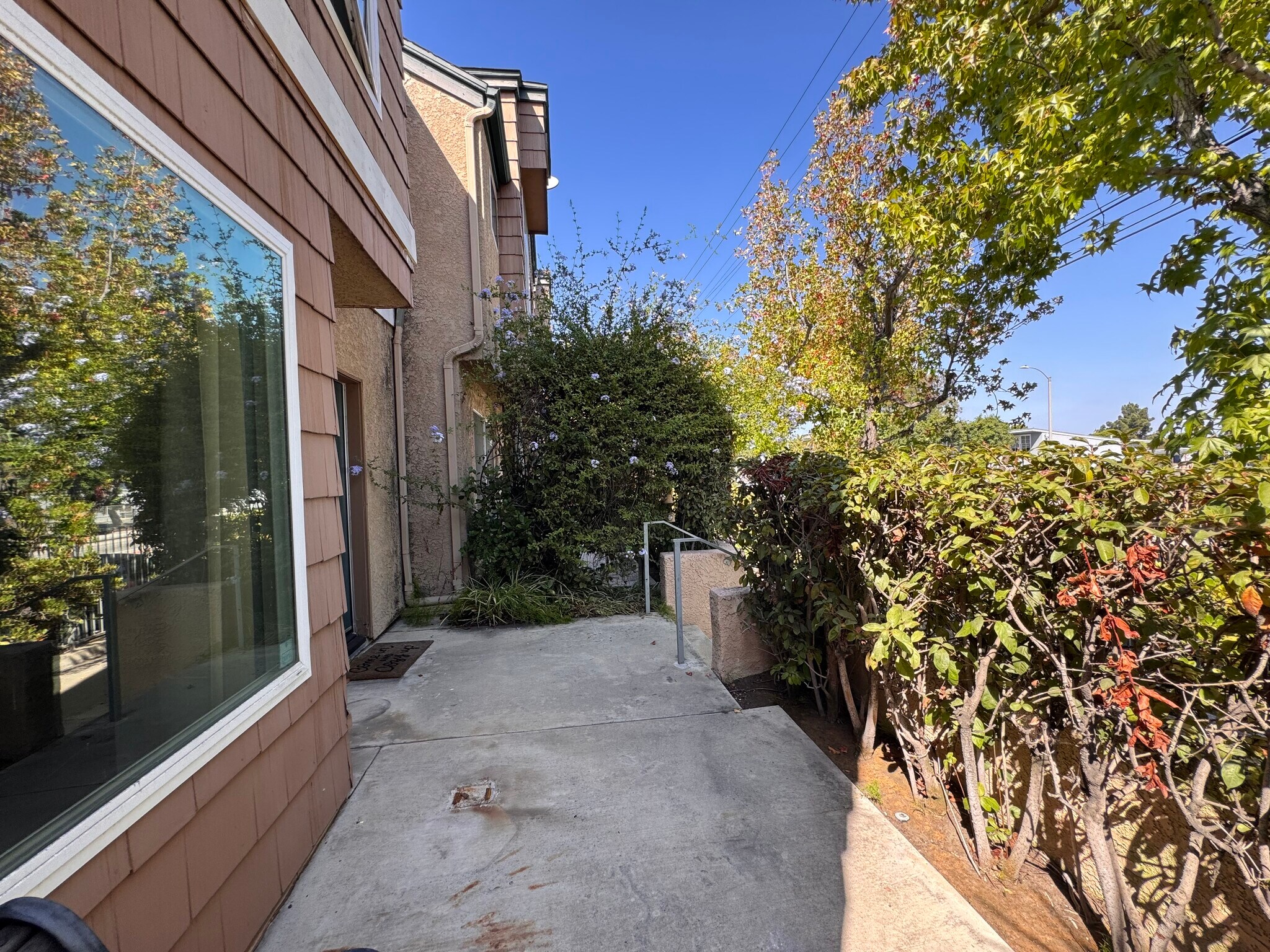 Building Photo - 22123 Figueroa St