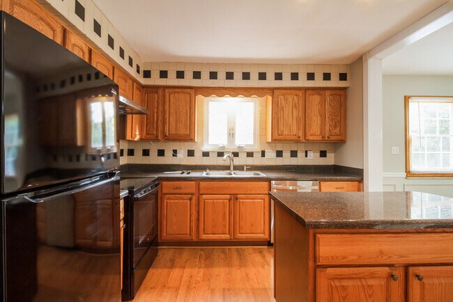 Building Photo - 7172 Grantham Way