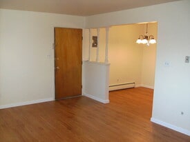 Building Photo - 2412 Clearview Ave
