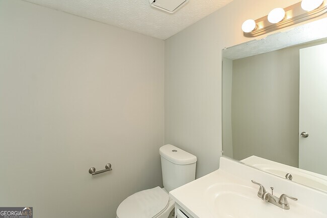 Building Photo - 8070 Linda Ct