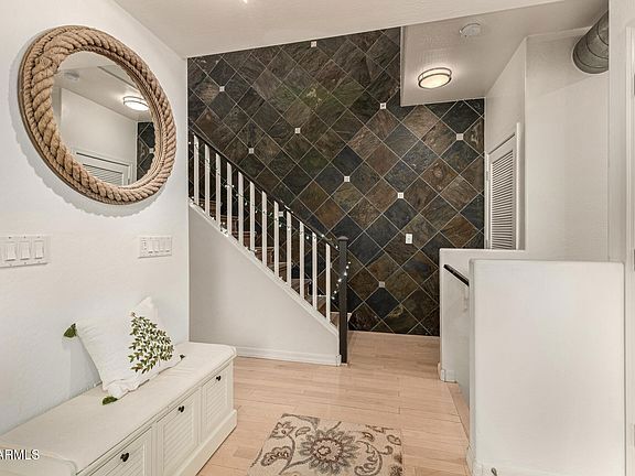 Building Photo - 706 E Washington St