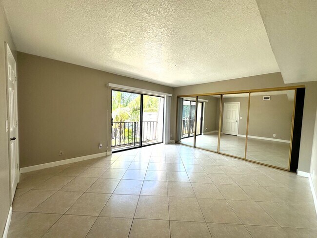 Building Photo - 303 Waterview Dr