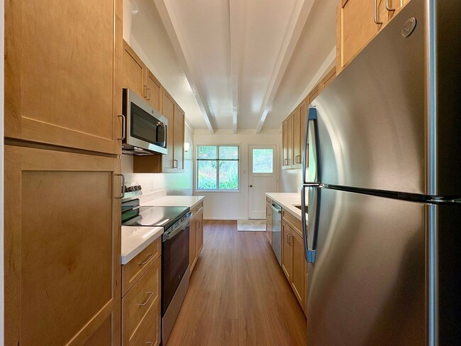 Building Photo - OPEN HOUSE SAT 4/26 11AM TO 12PM. Amazing ...