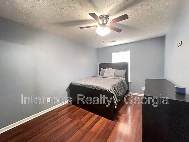 Building Photo - 238 Oak Grove Way