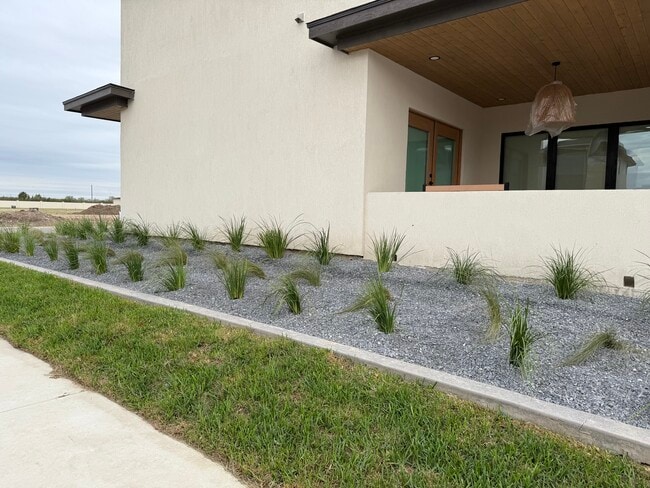 Building Photo - 714 Sage Ln