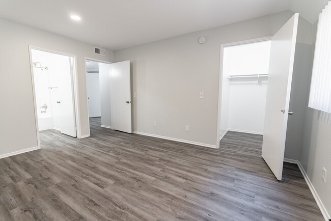 Interior Photo - 10755 Kling Street
