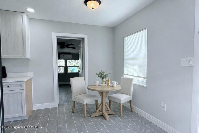 Building Photo - 2556 Sarno Rd