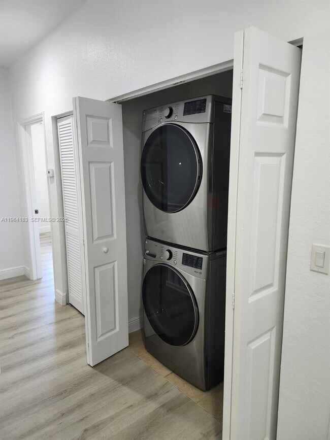 Building Photo - 1322 SW 147th Ter