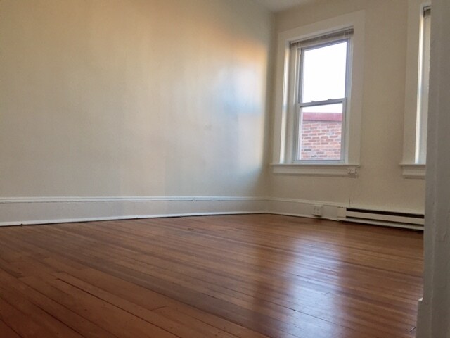 Building Photo - 115 2nd St NE