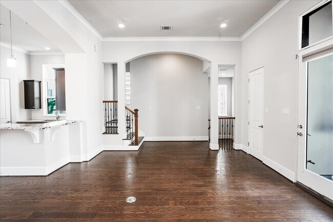 Building Photo - 5648 Larkin St