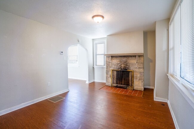 Building Photo - Beautiful Newly Renovated 3BD 1BA House on Mt Washinton