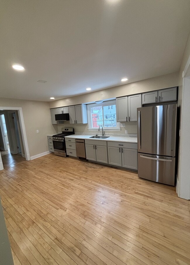 Building Photo - 1012 E Clarke St