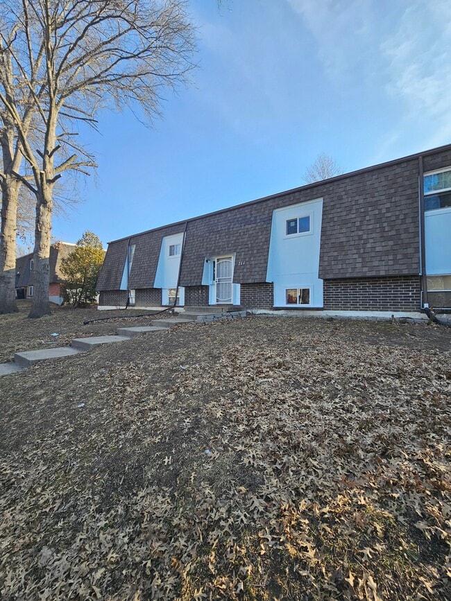 Building Photo - 711 N 70th St