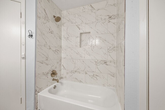 Building Photo - 10231 Gulfstream Ln