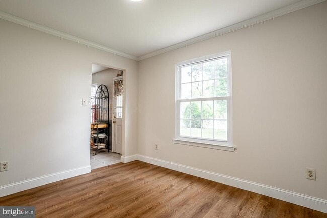Building Photo - 10 Honey Locust Ln