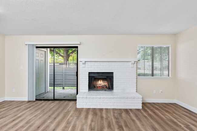 Building Photo - 2 Bedroom 2 Bathroom Condo in Citrus Heights