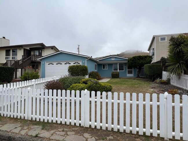 Primary Photo - 2940 Birch Ave