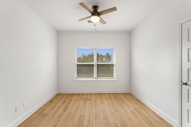 Building Photo - 115 Piper Cv