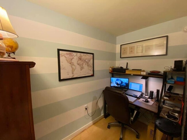 Building Photo - Lovely 1 BR + Den/1 BA Condo in Mount Vern...