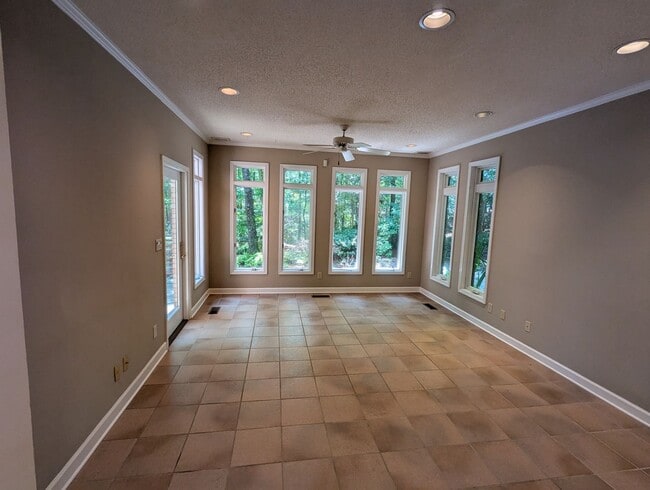 Building Photo - Fabulous 5 Bedroom Home in North River
