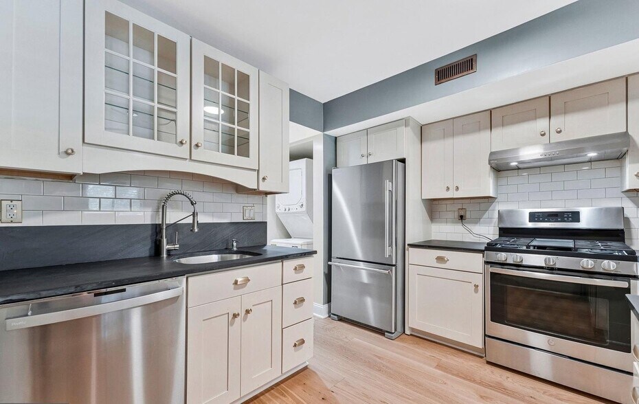 Building Photo - 2074 Royal Fern Ct