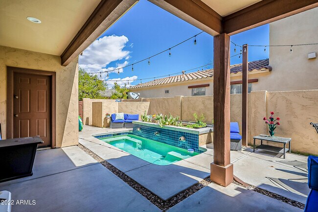 Building Photo - 21124 W Prospector Way