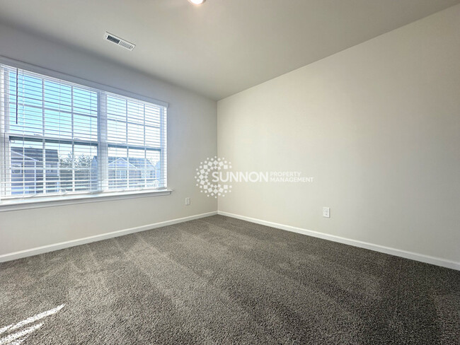 Building Photo - 4 Bedroom 2.5 Bathroom in Dallas NC