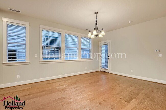 Building Photo - Gorgeous 4-Bedroom Home Near Nike & Intel ...