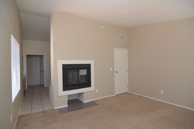 Building Photo - Updated 3  Bedroom 2 Bath Home! Located in Convenient South Tucson Location!